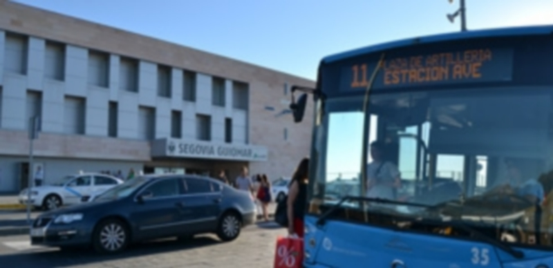 Un autobús de la línea 11 (Plaza de la Artilleria-Estación del AVE)