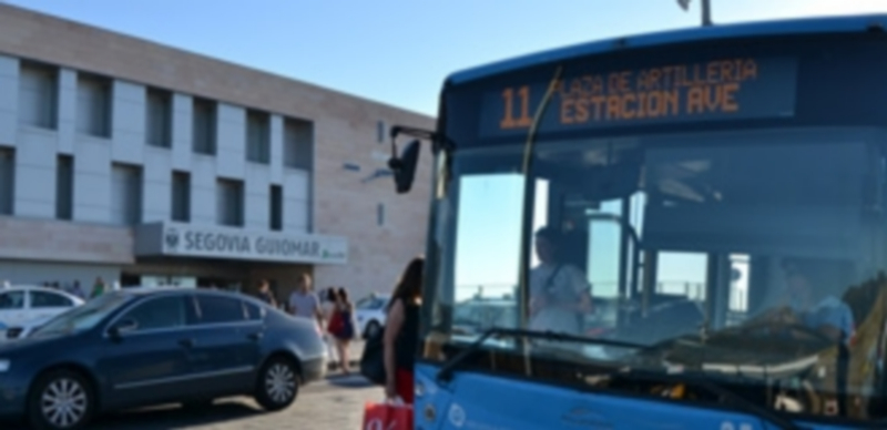 Las dos líneas de autobuses con destino a la estación del AVE transportaron el pasado año algo más de 300.000 viajeros