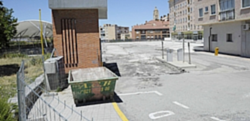 Las obras en la campa de la estación de autobuses enmascaran la reciente sentencia que obliga a impermeabilizar y acondicionar los sótanos del edificio contiguo./ k.