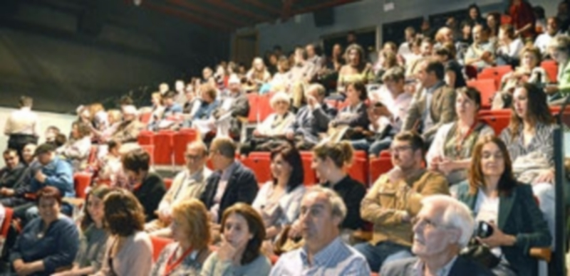 Comienza la función 1 La inauguración del Festival Internacional de Títeres de Segovia llenó la Sala Ex.Presa 1 de La Cárcel_Centro de Creación. / T. DE SANTOS