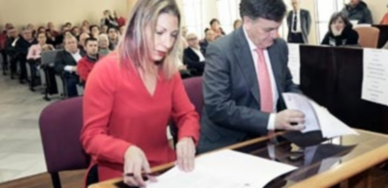 Los alcaldes suscribieron los convenios en el salón de plenos