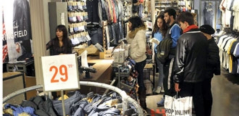 El sector Servicios es el que más desempleados perdió en el año 2016