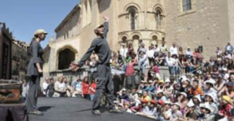 La organización estima que durante los días del festival unas 40.000 personas disfrutaron de los espectáculos gratuitos programados en las calles de la ciudad. / J.M.