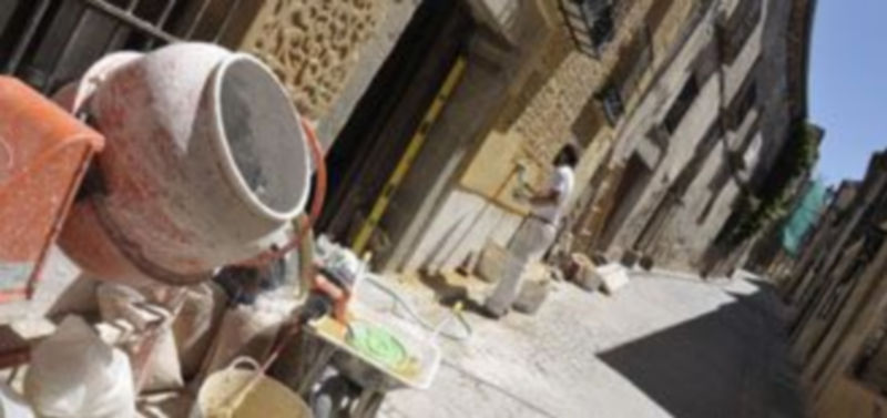 Aunque los andamios van desapareciendo poco a poco de la Calle Daoiz