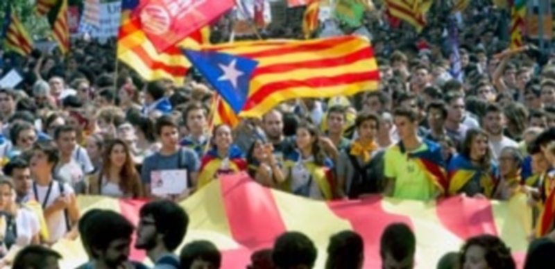 La comunidad segoviana en Cataluña ve con preocupación los efectos del ‘procés’ 1 Los estudiantes han sido los últimos protagonistas en manifestarse en las calles de Cataluña. / efe