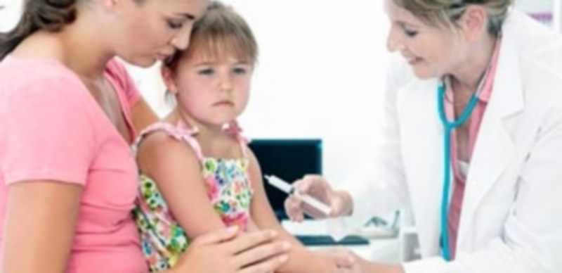 Los equipos sanitarios administran 70.000 dosis de vacunas en la provincia en un año 1 El nuevo calendario publicado por la Junta de Castilla y León reduce el número de visitas de los niños a los centros de salud para la vacunación. / EUROPA PRESS