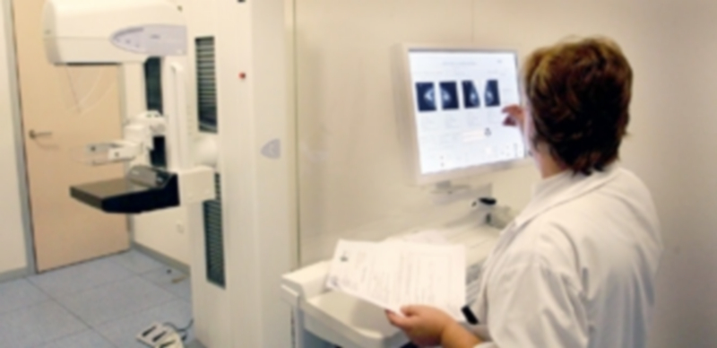 La  Consejería de Sanidad ha retrasado cinco años la edad para entrar en el programa de cribado de cáncer de mama