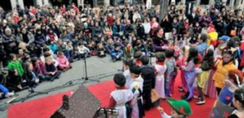 Aunque el día no invitaba a permanecer en la calle por lo desapacible del tiempo