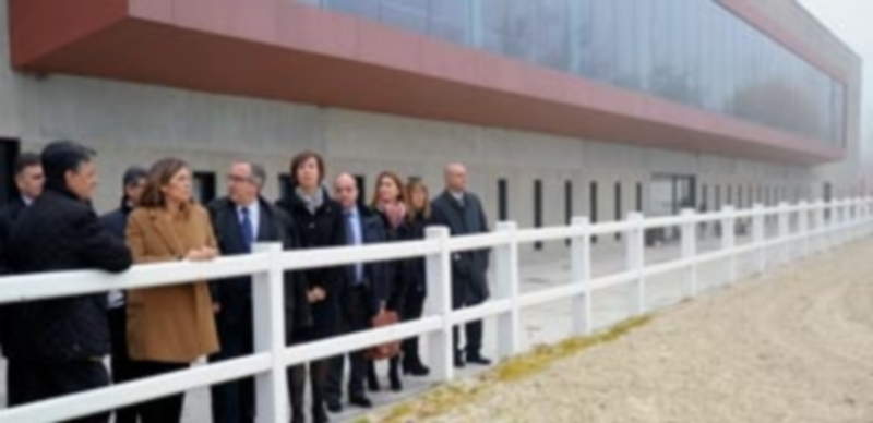 La consejera visitó junto a las autoridades locales las instalaciones del centro