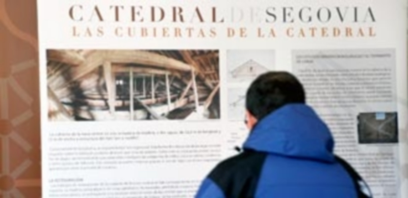 Exposición en el claustro de la Catedral. / Kamarero