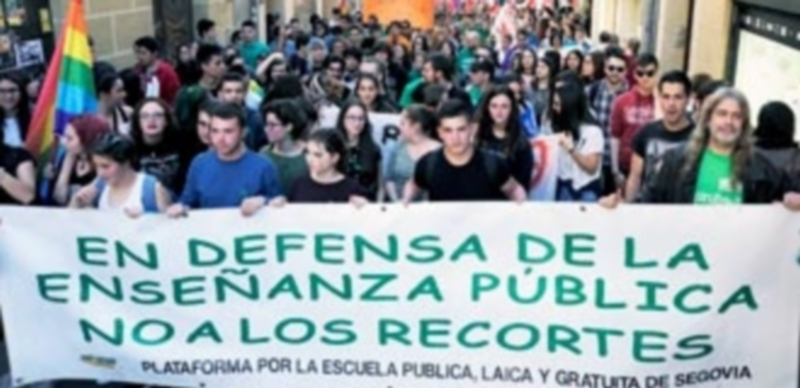 Manifestación de la comunidad educativa por la Calle Real. / KAMARERO