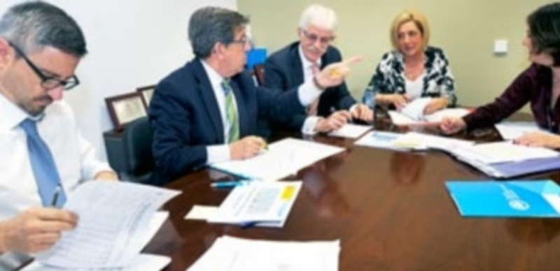 Los diputados y senadores del Partido Popular presentaron los PGE 2017 en la sede ayer por la tarde. / KAMARERO