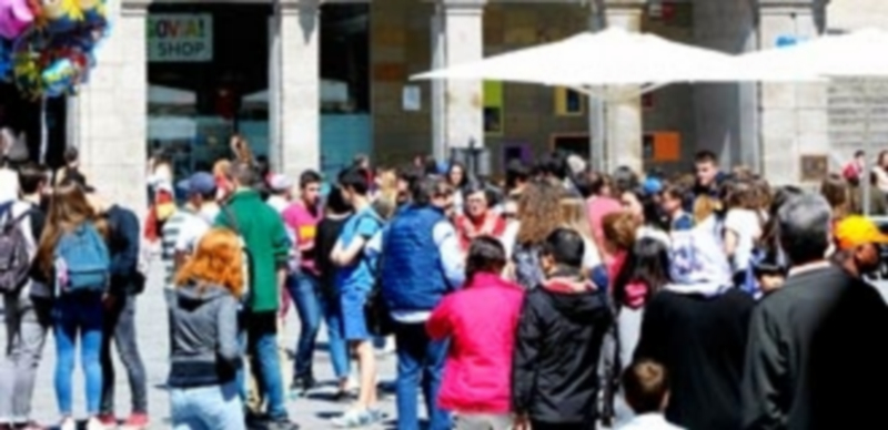 La hostelería segoviana, preparada para el puente festivo “por excelencia” 1 Miles de turistas llegan estos días a Segovia.