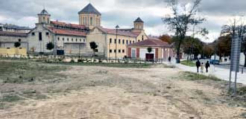 El Ayuntamiento enajenó la parcela junto a la antigua prisión con la premisa de que destinara a la construcción de viviendas protegidas. / Kamarero