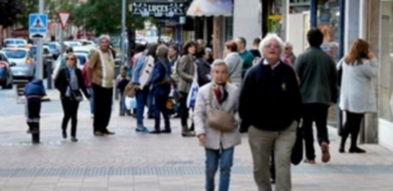 La crisis echa de la capital a 1.600 polacos y búlgaros y a 500 americanos 1 El envejecimiento de la población de Segovia es un problema en prácticamente todos los barrios. / FOTOS: KAMARERO