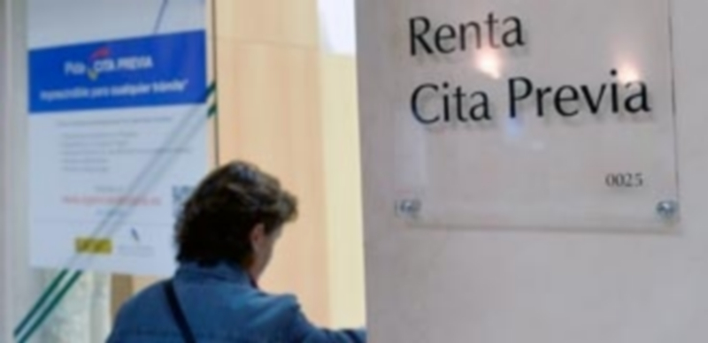 La solicitud de cita previa para la declaración presencial se abrió por vía telefónica e internet el 4 de mayo. / KAMARERO