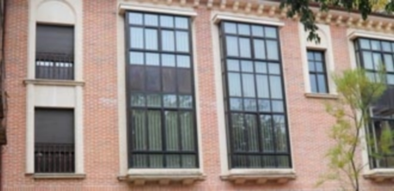 El edificio de la calle de la Parra que ha motivado un pleito judicial durante más de dos décadas. / KAMARERO