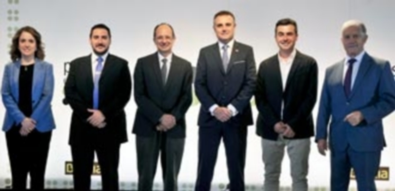 Los empresarios premiados este año por la Federación Empresarial Segoviana posaron juntos tras la concesión de los galardones