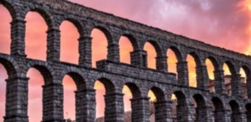 El Acueducto romano es el principal monumento de la ciudad y las II Jornadas en torno al monumento inciden en el conocimiento de aspectos más técnicos que en la primera edición. / KAMARERO