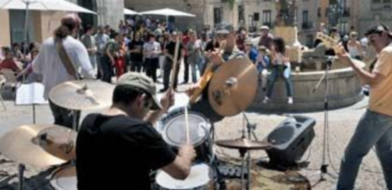La batalla de bandas es una actividad fija en el Festival de Música Diversa. La de este año la protagonizarán Hot Mosquitos y Electropelvis. / kamarero