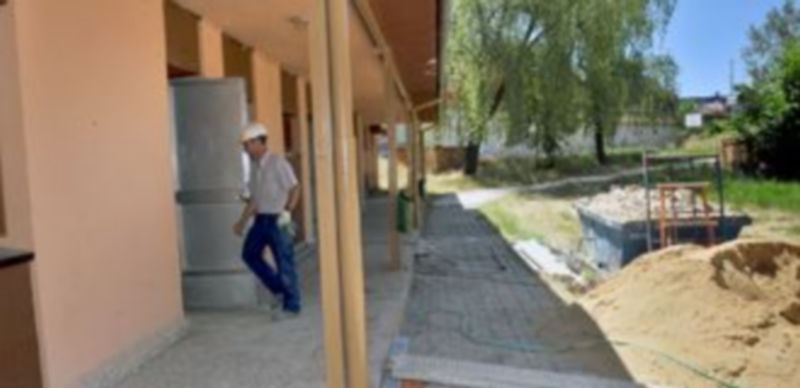 La ausencia de los alumnos en los meses de vacaciones da paso a la llegada de los obreros a los colegios e institutos de la capital y de la provincia. / Kamarero