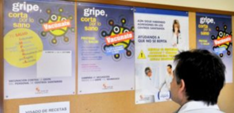 Esta semana ha comenzado la distribución de carteles y dípticos informativos por los centros de salud para comunicar el inicio de la campaña de vacunación de la gripe dirigida a 36.000 segovianos./ K.