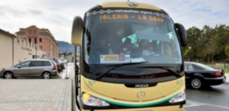 Los autobuses de la línea que cubre el trayecto entre Segovia y Valsaín son los que más usuarios registran. / Kamarero
