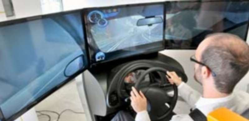 El simulador de conducción desarrollado en Segovia permite realizar prácticas virtuales en cualquier tipo de escenario de tráfico. / Kamarero