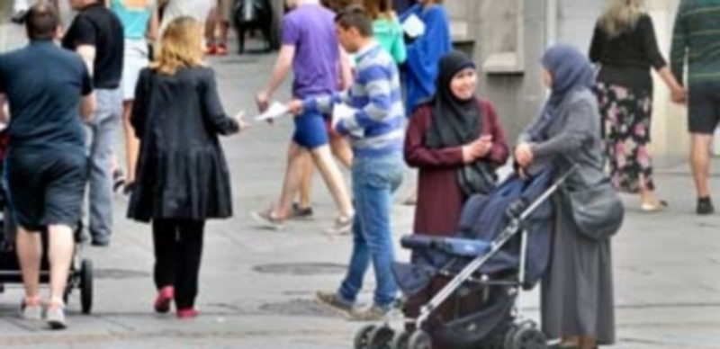 La población extranjera residente en Segovia descendió más de un 5% el año pasado 1 En la provincia de Segovia el colectivo marroquí es la tercera colonia de extranjeros más importante por el número de integrantes