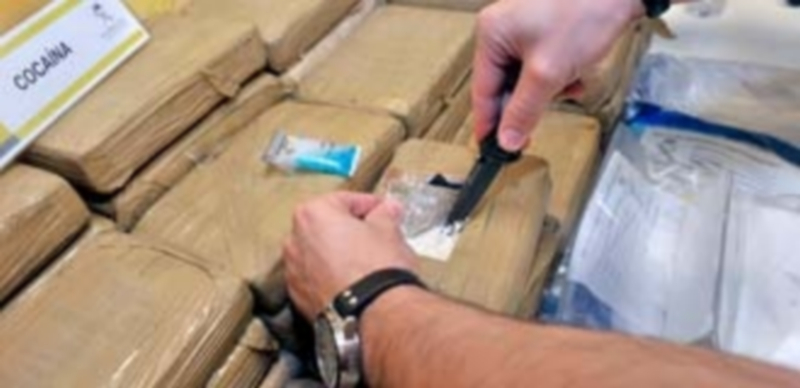 La Guardia Civil intervino un importante alijo de cocaína en agosto de 2013. Esta droga está calificada como causante de grave daño para la salud. / Kamarero