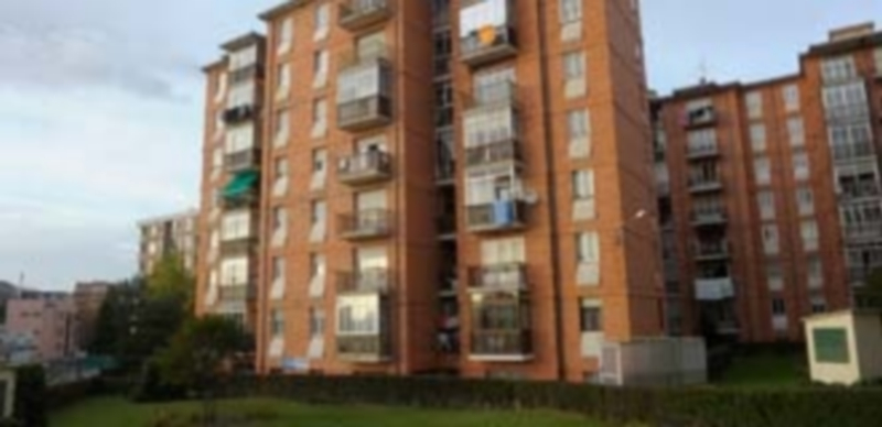 La investigación ha detectado 14 bloques en los que los terrenos que les rodean no pertenecen a los residentes de esos edificios. /Kamarero