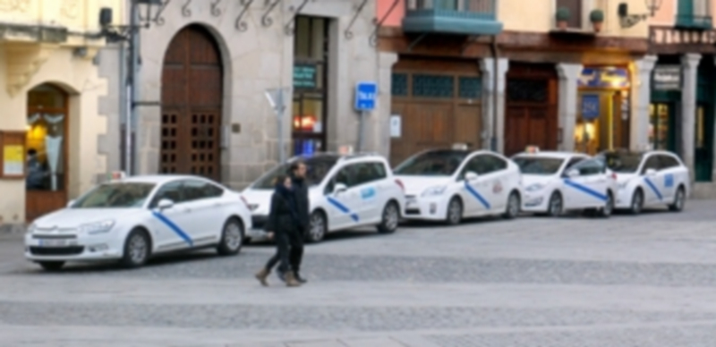 La Asociación de Taxis de Segovia estudia implantar un nuevo sistema de gestión de flotas basado en la tecnología GPS que permitirá una gestión distinta de la carga de viajeros. / KAMARERO