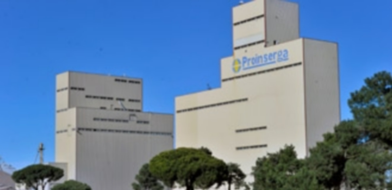 La fábrica de piensos de Fuentepelayo mantiene la principal actividad productiva de Proinserga./ Kamarero