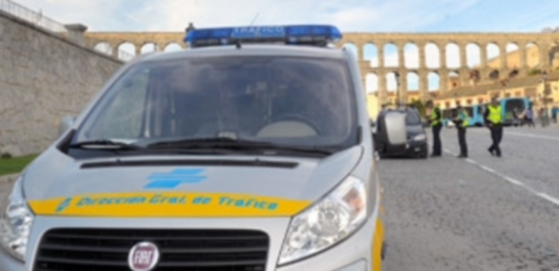 Control de la Policía Local en la confluencia de la Avenida de Vía Roma con la Plaza de la Artillería. / Kamarero