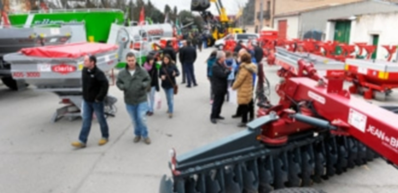 La maquinaria agrícola y ganadera ocupa la mayor parte del espacio exterior del recinto ferial