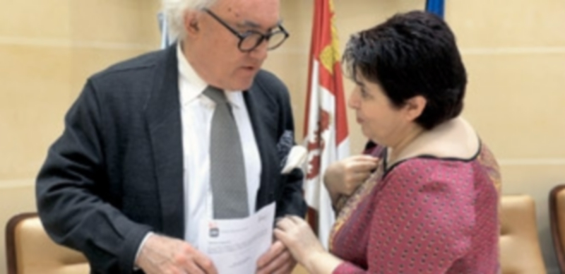 Javier Giráldez conversa con la alcaldesa