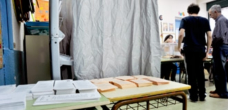 Los segovianos encontrarán muchas papeletas en los colegios electorales de la capital el domingo 24 de mayo para elegir concejales y procuradores. / Kamarero