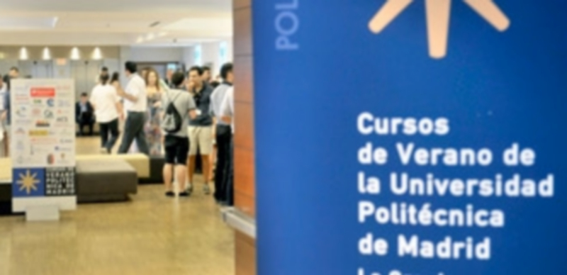 Más de 600 personas pasarán por los cursos de la Politécnica 1 Las sesiones se desarrollan en las aulas del Centro de Congresos y Convenciones del Parador de La Granja. / Kamarero