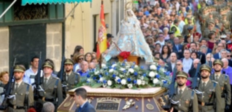 La Fuencisla regresa al Santuario con el sol de cara 1 Mucho público en el recorrido de la procesión con la imagen de la Virgen de la Fuencisla