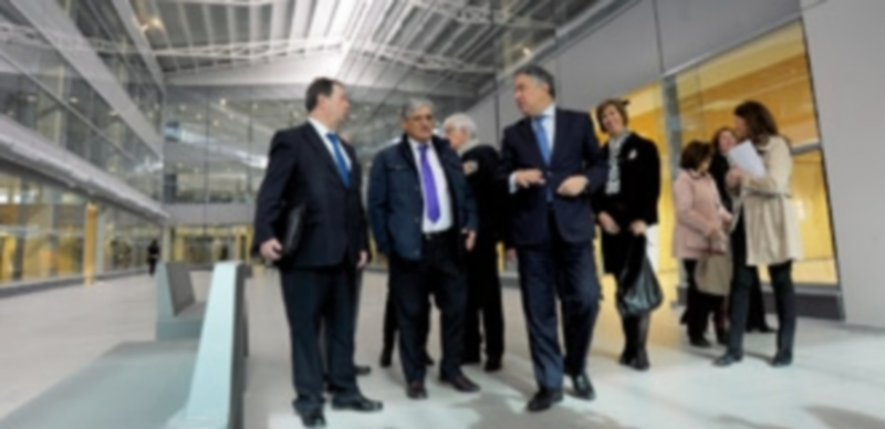 El secretario de Estado recorrió junto a las autoridades las estancias e instalaciones del nuevo edificio ubicado en el barrio de Ciudad y Tierra de Segovia. / Kamarero