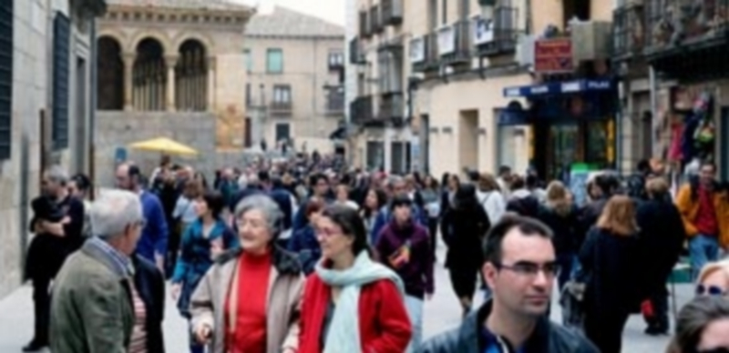 La Calle Real es un continuo hervidero de gente desde primera hora de la mañana