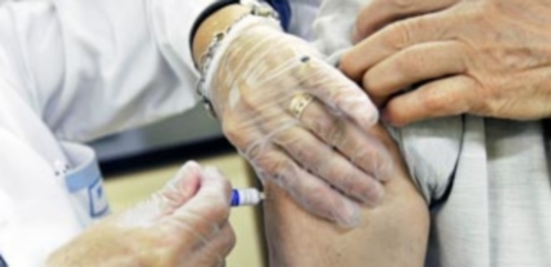 Las modificaciones en los programas de administración de dosis preventivas afectan a niños y adultos. / Kamarero