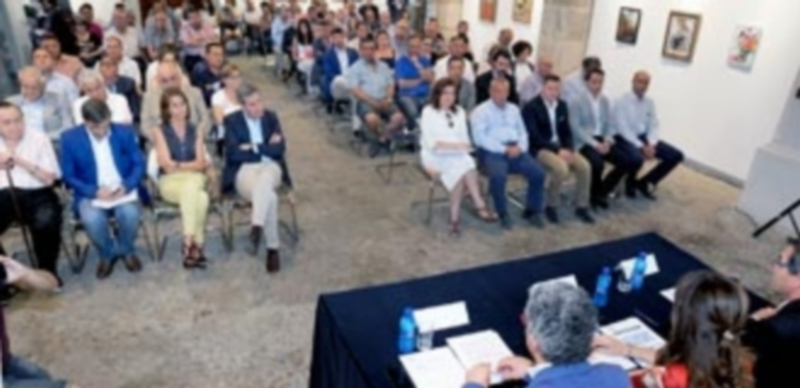 Alcaldes y empresarios asistieron a la convocatoria de Silvia Clemente.