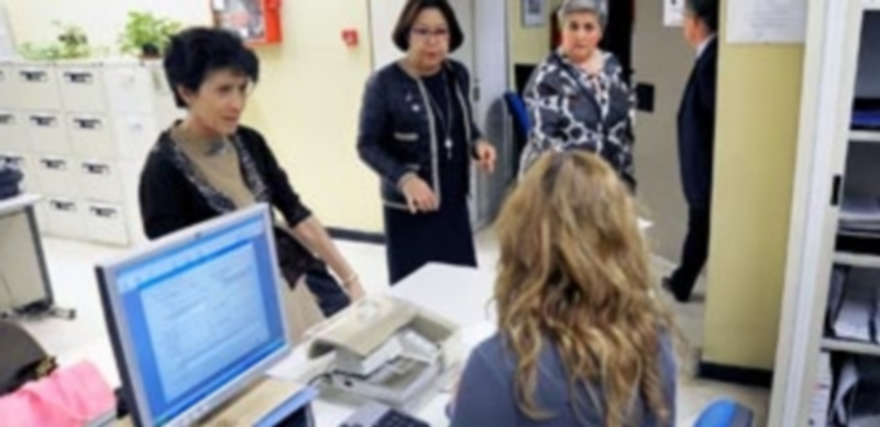 Presentación de firmas pidiendo unidad de radioterapia en Segovia. / Kamarero