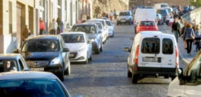 El Día sin coche comenzó con los habituales atascos en la hora de entrada a los colegios./ KAMARERO