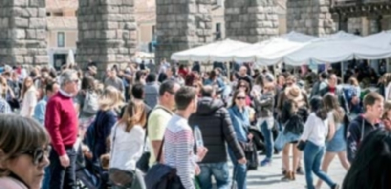 Más de 220.000 turistas pasan por el Centro de Recepción en un verano de récord 14 El Acueducto bimilenario es uno de los monumentos más visitados en la ciudad. /KAMARERO