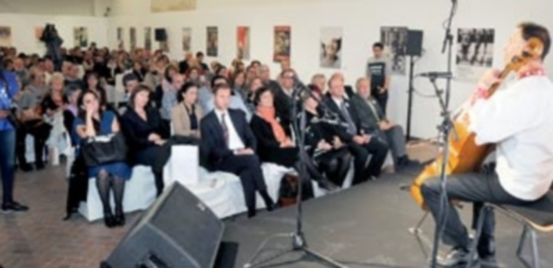 Autoridades y representantes de todas las instituciones acudieron al acto inaugural de la MUCES