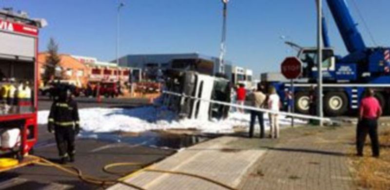 El vuelco de una hormigonera el pasado mes de agosto causó heridas graves a un operario en el área empresarial La Estación de Hontoria. / E. A.