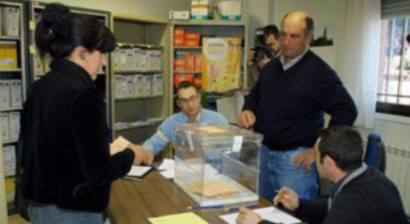 Imagen de archivo de una de las mesas habilitada para votaciones en las elecciones a cámaras agrarias celebradas en diciembre de 2007