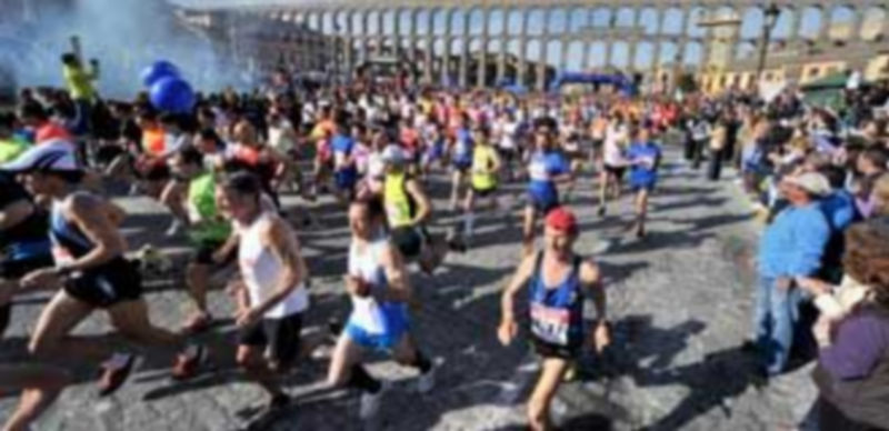 Instante de la salida de la anterior edición de la Media Maratón Ciudad de Segovia